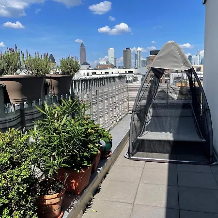 Stylish Penthouse With Large Balcony דירה