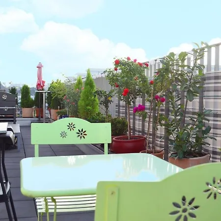 Stylish Penthouse With Large Balcony *