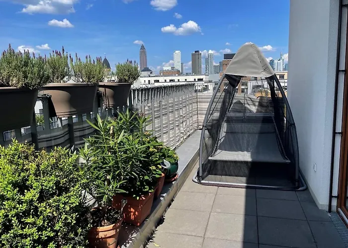 Stylish Penthouse With Large Balcony דירה