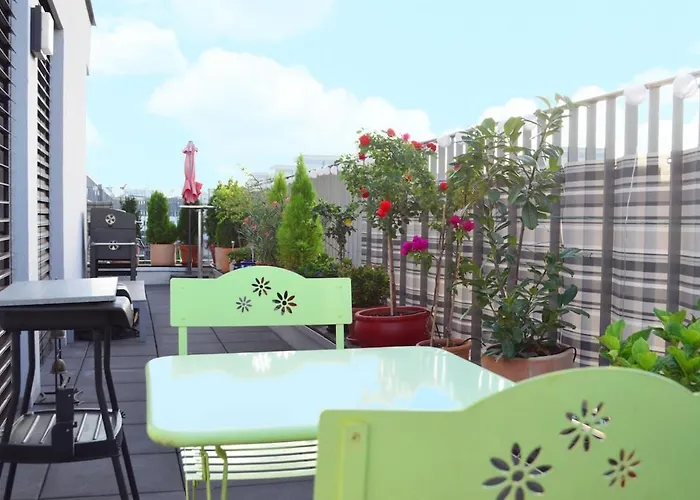 Stylish Penthouse With Large Balcony *